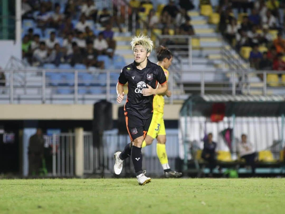 馬場悠企のインスタグラム：「+3🤟 Let's win more.  【Season 2goal 3assist】  #thaileague2 #suphanburi #voltofficial #no37 #japan #asia #footballplayer  #football #soccer #life #enjoy #training #youtube」