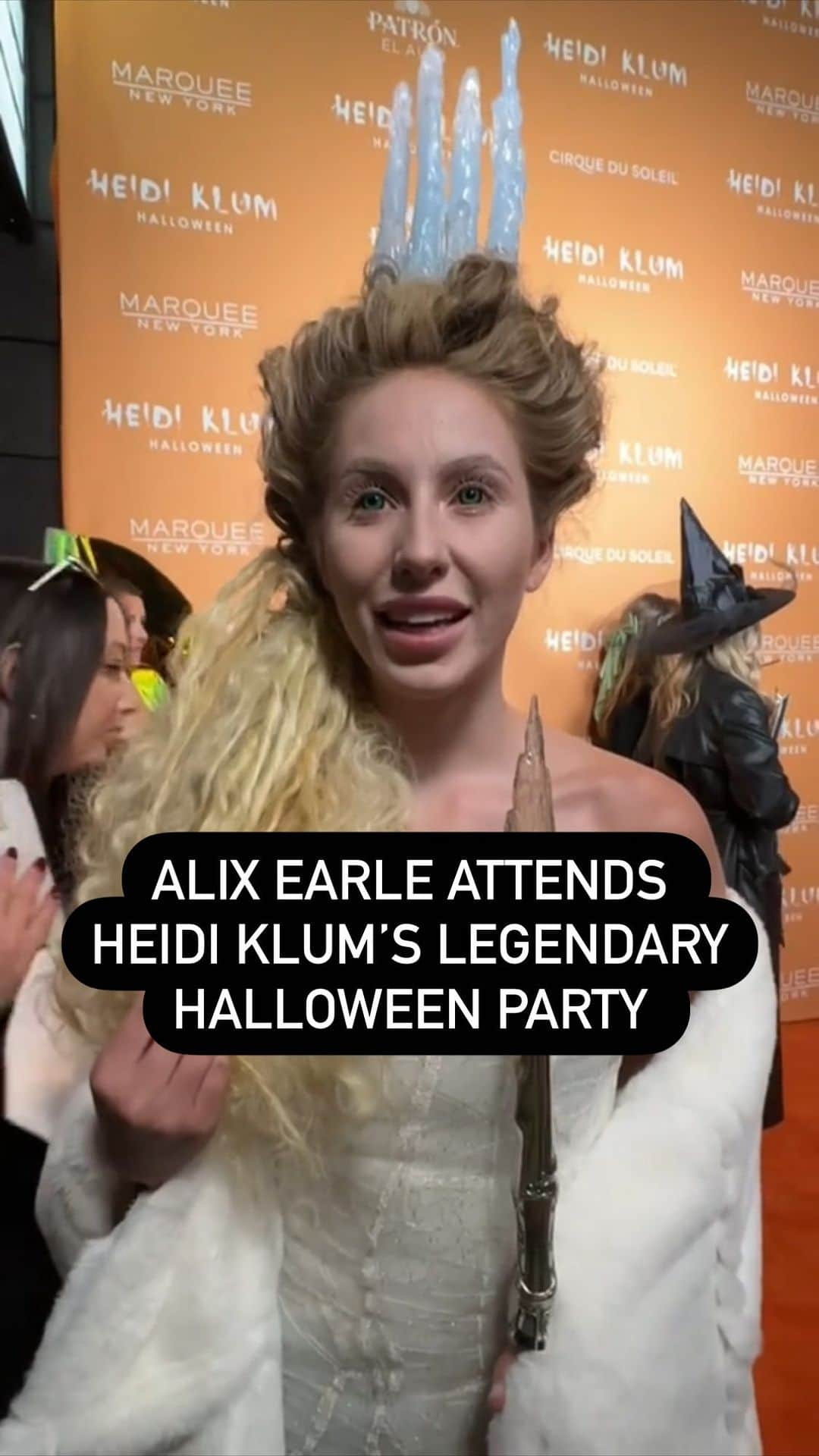 マリクレールのインスタグラム：「#AlixEarle has arrived at #HeidiKlum’s legendary Halloween party dressed as the White Witch. ❄️ 👑  🎥: @nehapk」