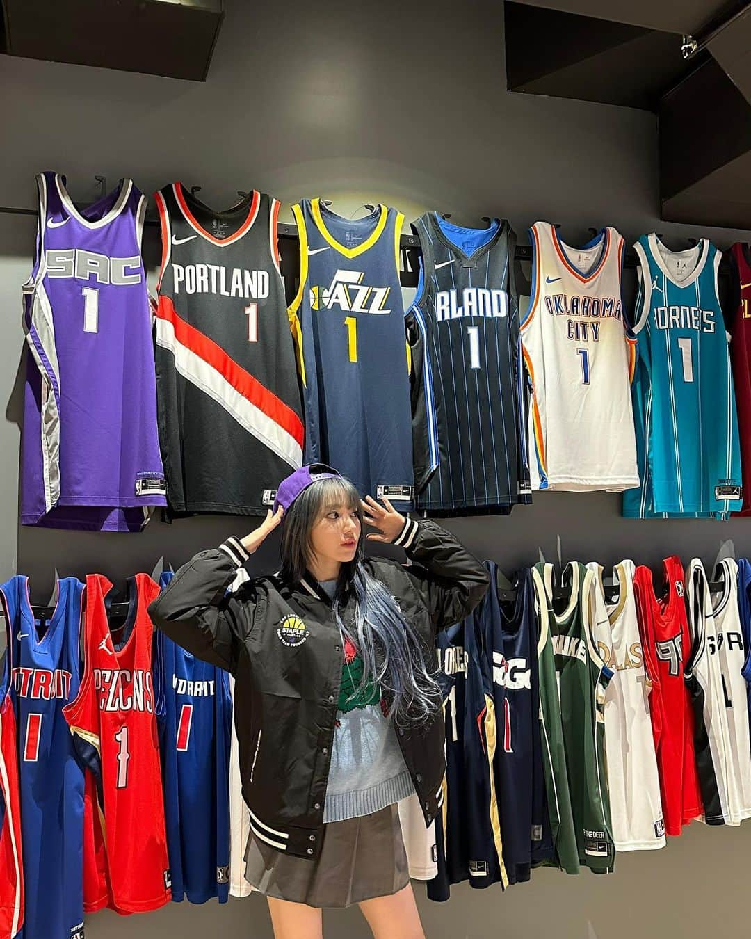 宮脇咲良さんのインスタグラム写真 - (宮脇咲良Instagram)「Let’s play gaaaaaaame🏀  Thanks @nba  #LE_SSERAFIMxNBA   @nbastore @staplepigeon」11月1日 11時59分 - 39saku_chan