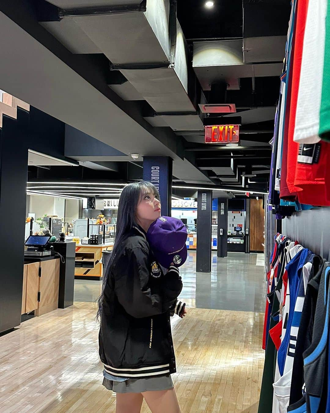 宮脇咲良さんのインスタグラム写真 - (宮脇咲良Instagram)「Let’s play gaaaaaaame🏀  Thanks @nba  #LE_SSERAFIMxNBA   @nbastore @staplepigeon」11月1日 11時59分 - 39saku_chan