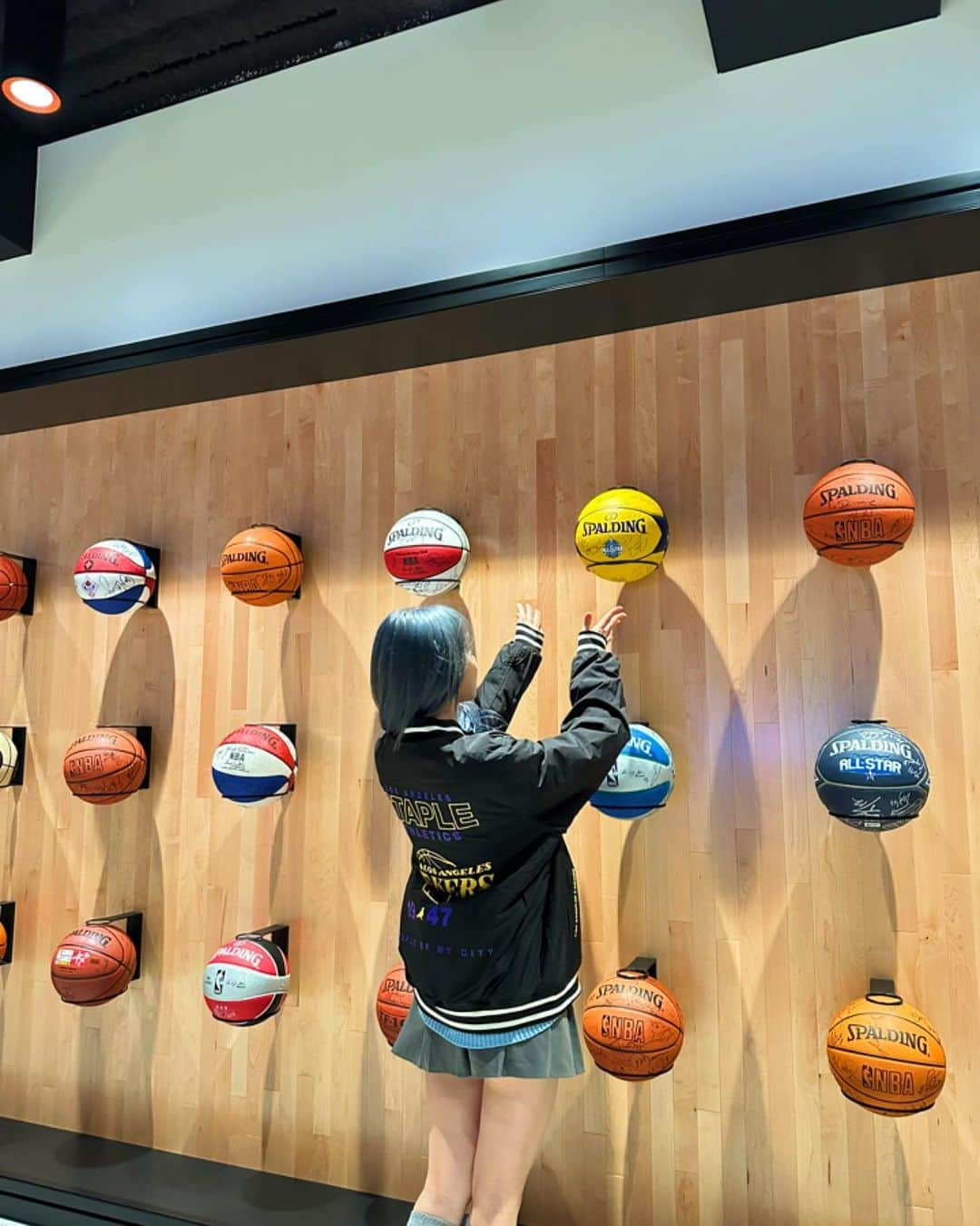 宮脇咲良さんのインスタグラム写真 - (宮脇咲良Instagram)「Let’s play gaaaaaaame🏀  Thanks @nba  #LE_SSERAFIMxNBA   @nbastore @staplepigeon」11月1日 11時59分 - 39saku_chan