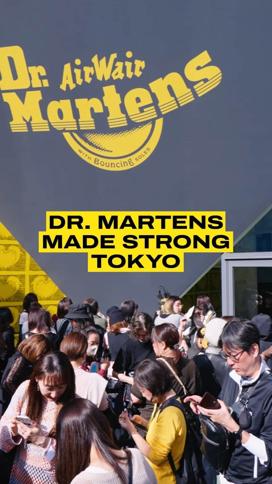 ドクターマーチンのインスタグラム：「2023年10月21日（土）に原宿・BANK GALLERYで開催したイベント「DR. MARTENS MADE STRONG TOKYO」。 当日はNovel Core、ZOMBIE-CHANGによる固定概念に囚われることのない力強いライブパフォーマンスと、 MADE STRONGと東京のリアルを体現したファッションショーを開催。 そのダイジェスト動画を公開！  Music live by @iamnovelcore  @meirin_zzz Art by @ohiana_summerangel  #drmartens #ドクターマーチン #WEAREMADESTRONG」