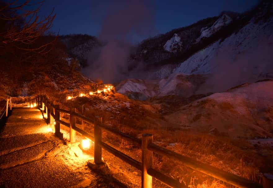 北海道じゃらん【公式】さんのインスタグラム写真 - (北海道じゃらん【公式】Instagram)「＼期間限定！函館・登別・札幌を巡れるじゃらんnetクーポン配布中／ 北海道観光は道南発がおトク！  今なら函館～登別～札幌を結ぶ「北海道ドラマティックロード（@hokkaidodramaticroad_cp）」の周遊をおトクに楽しめる、じゃらんnetのダイナミックパッケージ予約に使えるクーポンを配布中♪ 交通と宿泊をセットで予約しておトクに北海道観光を楽しもう！ 詳細はじゃらんnet TOPページ『ふるさとキャンペーンお得クーポンで旅にでよう！』バナーから北海道エリアページをチェック！  ※クーポンは予約数に限りがあるため、期間内でも配布終了をする可能性がございます ※詳細はクーポン獲得ページ内の獲得条件を必ずご確認ください [クーポン獲得可能期間]　2023/11/1（水）～2024/1/4(木） [予約期間]　2023/11/1（水）～2024/2/28（水） [出発対象期間]　2023/11/2（木）～2024/2/29（木） [クーポン使用条件] ・JALじゃらんパック、ANAじゃらんパックに使用できるクーポン ・往路便の到着空港が函館空港となる予約限定 ・登別市内もしくは札幌市内の宿泊施設予約限定 ・北海道外在住の予約者限定  ＼最大10,000円のQUOカードが抽選で当たるレシートキャンペーンも！／ 函館・登別・札幌で買い物をしたレシートで応募すると最大10,000円分のQUOカードが当たるキャンペーン実施中！ 詳細は、北海道ドラマティックロード公式サイト内「『QUOカード』プレゼントキャンペーン」ページをチェック！  ※詳細や応募規約等はキャンペーンページを必ずご確認ください [キャンペーン期間]　2023/10/20（金）～2024/1/31（水）申込分まで [応募対象]　キャンペーン期間内に函館・登別・札幌を2市以上周遊いただいた方 [応募方法]　函館・登別・札幌を巡っていただき、各市内の観光移設や宿泊施設、飲食店、お土産などを購入したレシートを使って専用応募フォームから応募  【写真】 ■2枚目：#五稜郭公園（函館市） ■3枚目：#鬼火の路（登別市） ■4枚目：#大通公園（札幌市）  #北海道じゃらん #じゃらんnet #JALじゃらんパック #ANAじゃらんパック #北海道 #北海道旅行 #北海道周遊 #函館 #登別 #札幌 #北海道ドラマティックロード #hokkaido #jalannet #hakodate #noboribetsu #sapporo #hokkaidodramaticroad #PR」11月1日 12時00分 - hokkaido_jalan