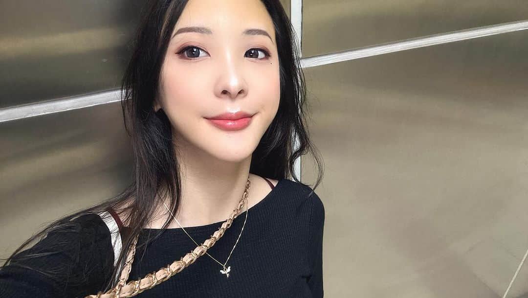 王子妃さんのインスタグラム写真 - (王子妃Instagram)「十一月了。 Earrings & Necklace/ @lucys.tw   #台湾からのエッチなお姉さん #台北捷運」11月1日 12時20分 - fay198978