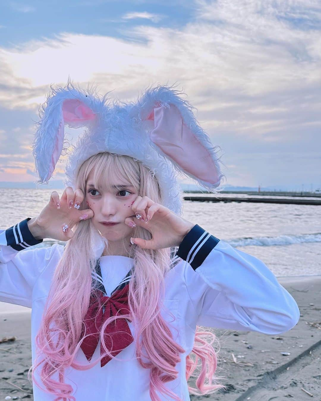 菅田愛貴さんのインスタグラム写真 - (菅田愛貴Instagram)「すださんがお昼をお知らせします🐇  #HappyHalloween  #ハロウィン #うさぎ #セーラー服 #コスプレ #jk #金髪 #菅田愛貴 #はろぺこりん #みんなは何食べるの？」11月1日 12時28分 - akisudaofficial