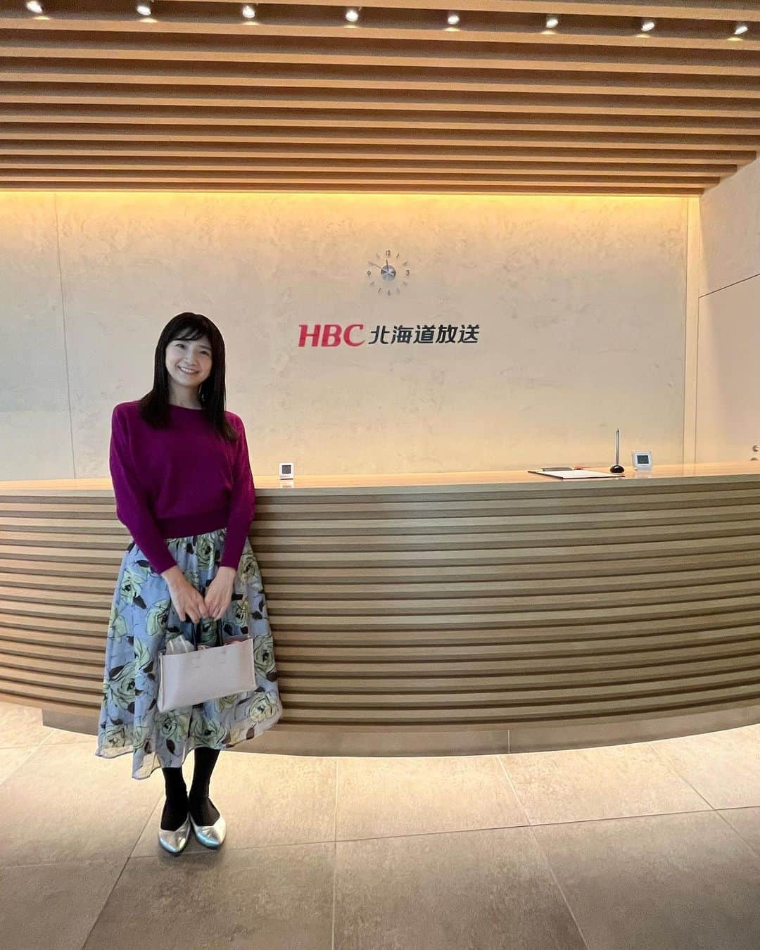 HBC北海道放送アナウンス部のインスタグラム：「堰八紗也佳です！ @hbc_sekihachisayaka  ⁡ 育休が明けまして、 今日、アナウンス部に復帰しました。 ⁡ 新入社員に戻ったようなフレッシュな気持ちと 妙な緊張感‥‥。 ⁡ また皆さまの、お目に&お耳にお邪魔させてください！ よろしくお願い致します♪ ⁡ ⁡」