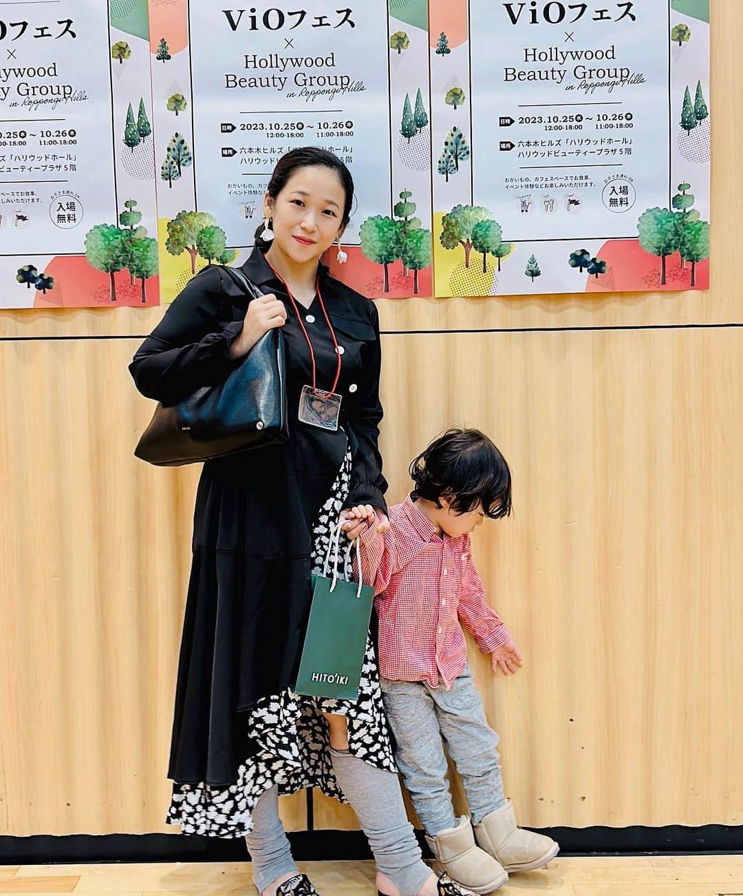 世手子さんのインスタグラム写真 - (世手子Instagram)「#PR my favorite brand👗 Finally a permanent store opens in Shinjuku👏👏👏 It has become increasingly difficult to take pictures with my son😂😅 だんだん息子と一緒に写真とることが難しくなってきましたwww #vioフェス 行ってきたよ(´∀｀*) 大好きなブランド @dark.illuminate #ダークイルミネート が #新宿マルイアネックス 常設店舗で登場🌟 色んな場所で着れるから嬉しい☺️ #ダークモード な世界観が #唯一無二 を表現させてくれる(*^ω^*) #darkilluminate #アンバサダーオーディション 開催中(*^o^*) #公式アンバサダー #アンバサダーモデル なりたいな✨ 応援してね（＾ω＾） #アシンメトリー なデザインが好き^ - ^ https://www.dark-illuminate.com/」11月1日 12時30分 - rojide