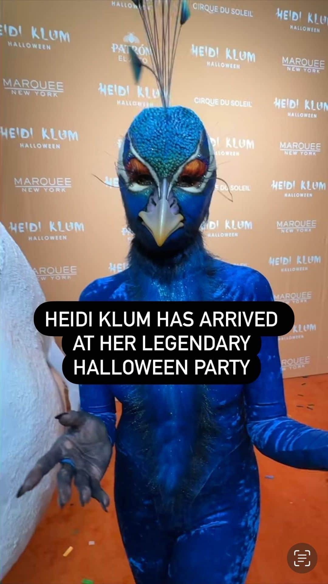 マリクレールのインスタグラム：「She’s peacocking! 🦚  #HeidiKlum, Queen of Halloween, makes a grand (and acrobatic, thanks to @cirquedusoleil) entrance to her 22nd annual Halloween party.  🎥: @nehapk」