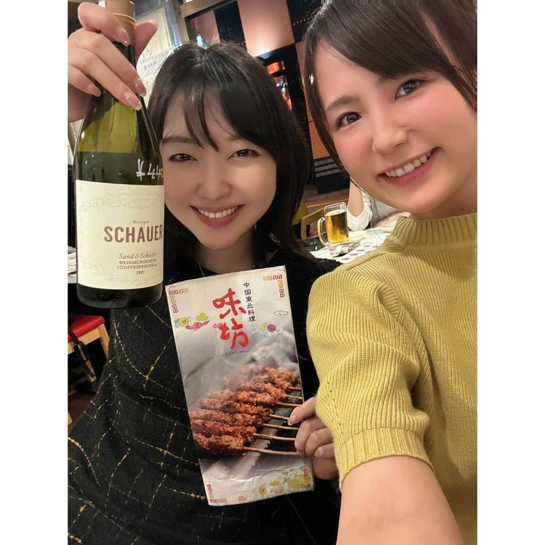 舘谷春香のインスタグラム：「町中華の会🥟神田味坊 ラムとワインがおいしい町中華なんてあるんだ…  このあとバッティングセンター行って ゲームセンターで遊んだ楽しい人たち🥺 右肩筋肉痛…  みんなで次に行きたい中華出してる時間楽しすぎた… マジックアカデミーまたやりましょうね…🥺  #町中華 #中華 #神田グルメ #神田味坊 #味坊 #ラム #ラム串 #ラム餃子 #飲酒 #飲酒タグラム #ワイン」