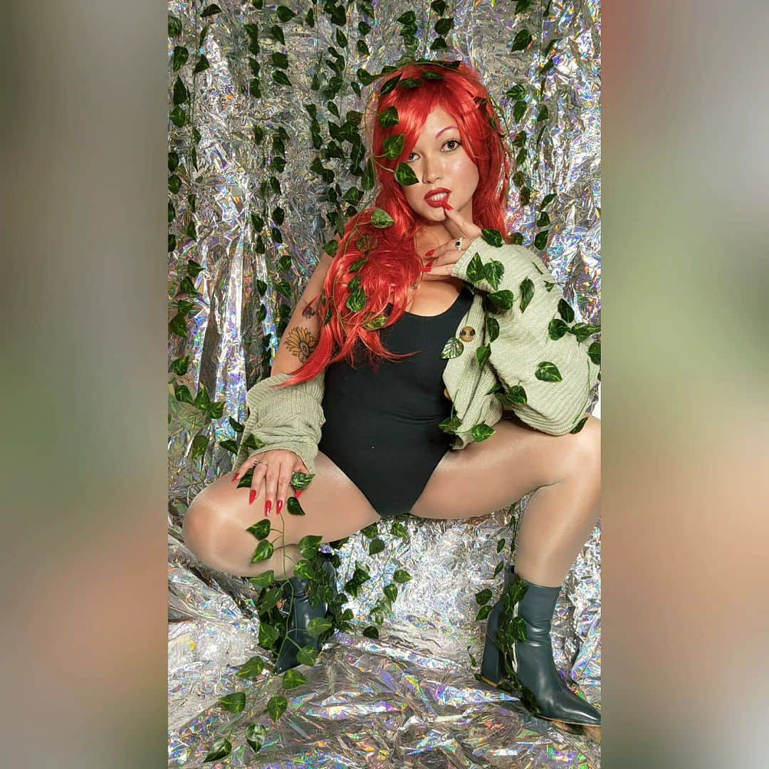 Chelsie Arynのインスタグラム：「"nature always wins" - Poison Ivy 🌱」