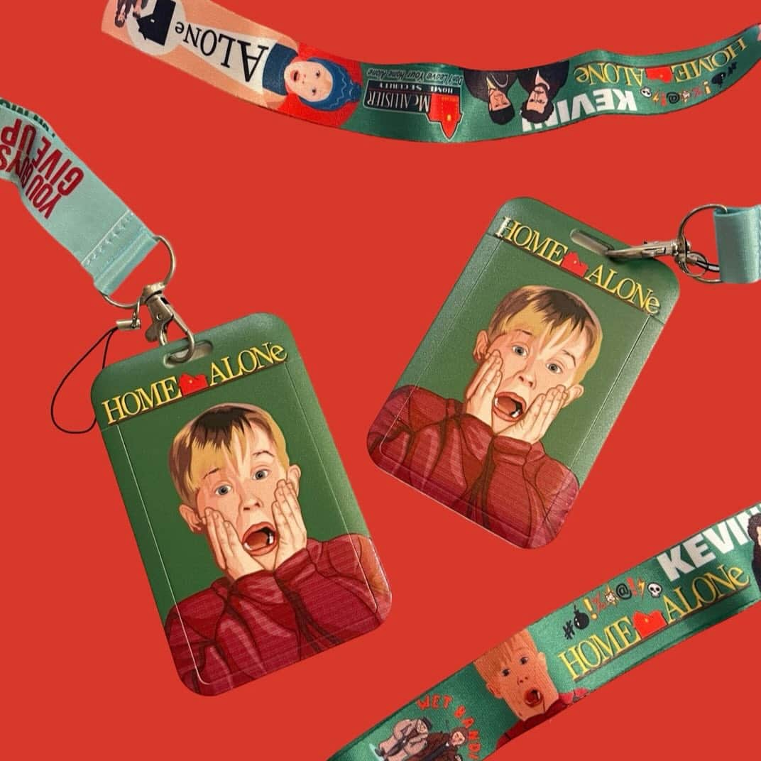 おもちゃやSPIRALのインスタグラム：「HOME ALONe Card Case入荷しました🎄✨」