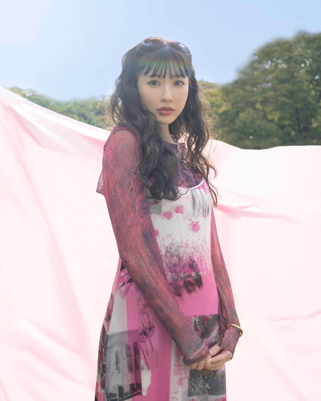 のインスタグラム：「💖  solo artist pic 📷☆*  styling @soichiro.kobayashi  photo @rina_asukai  hairmake @michikononaka   hair color @sakachi13」