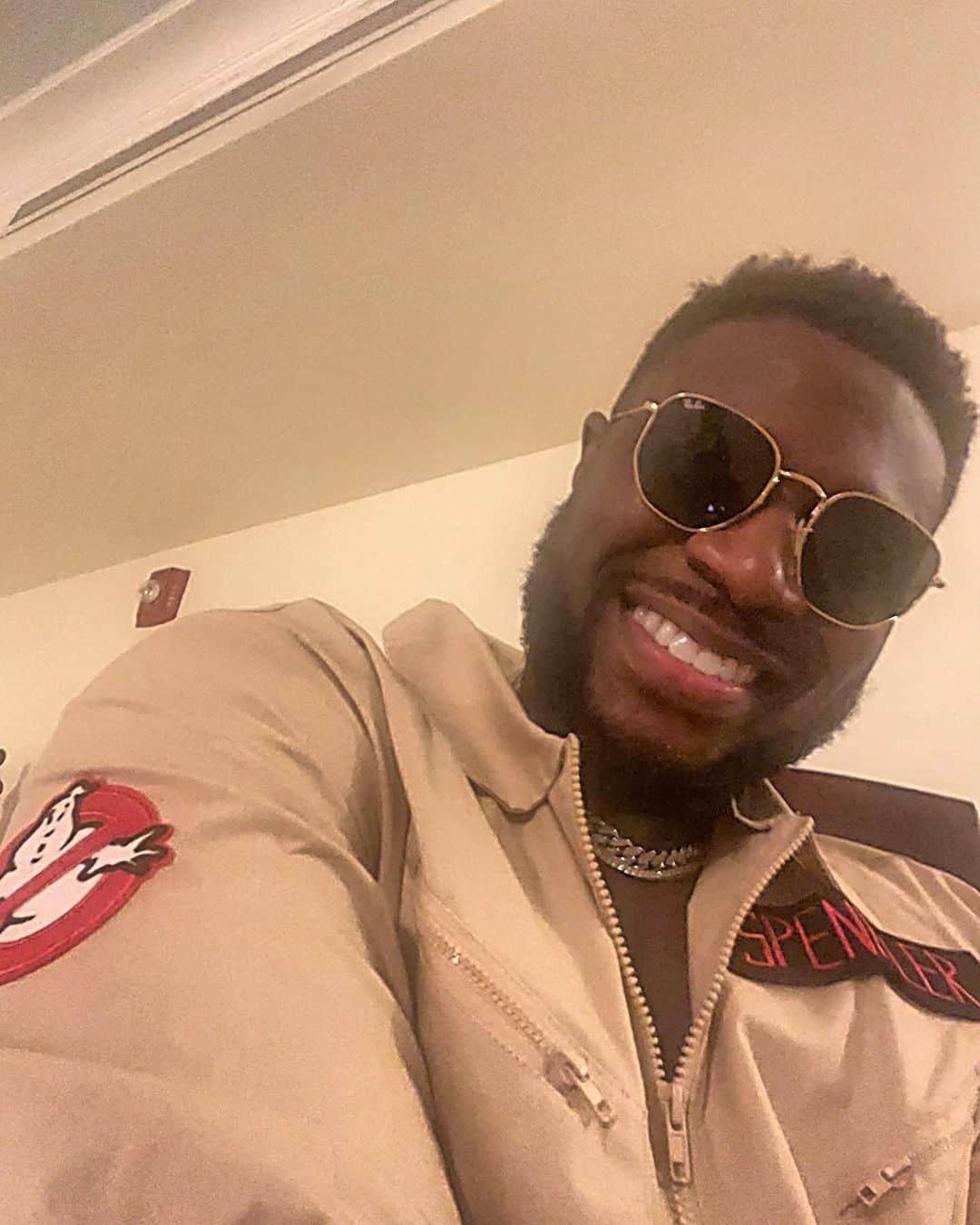 ブランドン・フィリップスのインスタグラム：「Don’t call me bc I’m not saving sh*t🤪 #Ghostbusters  #HappyHalloween  #TheLifeOfEmil ~b£p👻」