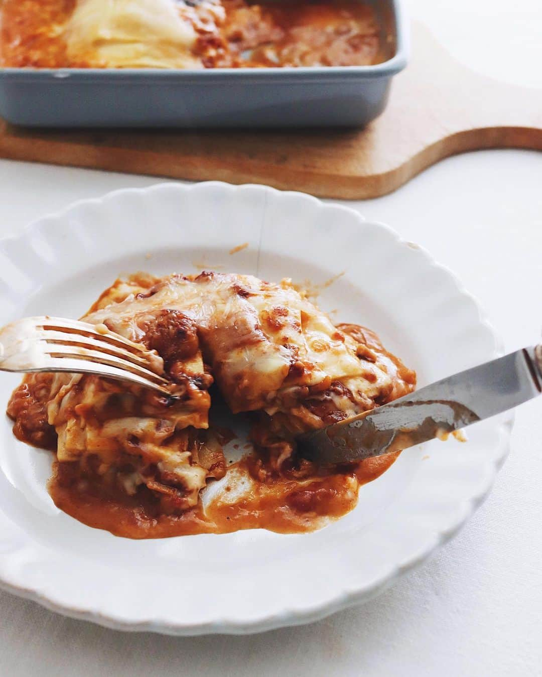 樋口正樹さんのインスタグラム写真 - (樋口正樹Instagram)「Lasagna 🇮🇹  お昼に作って食べたラザニア。 まぁいろいろな要因によって 理想の見た目には程遠いけど、 味は理想通りに仕上がってて しかもヘルシーな材料を使い がんばったので良しとする◎🤗  容器は野田琺瑯の新色グレー。 新色のグレーもいいんだけど、、 オーブン料理が映えるような 秋冬用のブラウンも欲しいー。 しかも小さめのオーバルなの って要望を書いてメンション🍁 @nodahoro  . #ラザニア #ラザニア好き #lasagna #lasagnalover  #野田琺瑯 #nodahoro #pr」11月1日 12時57分 - higuccini