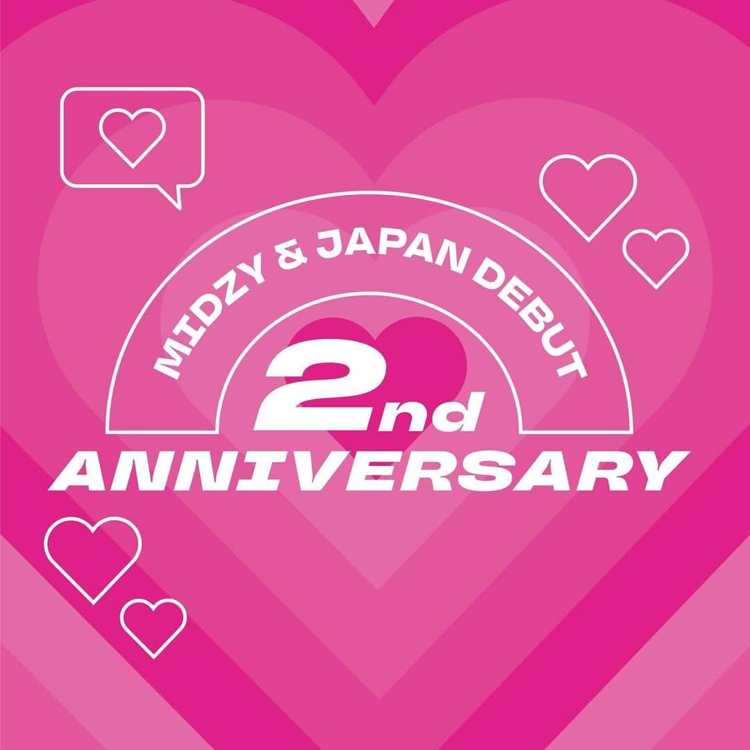 ITZYさんのインスタグラム写真 - (ITZYInstagram)「💗MIDZY&JAPAN DEBUT 2ND ANNIVERSARY💗 2周年を迎えMIDZYのための特別企画第１弾を公開！  「直筆サイン入りハガキプレゼント企画」と「モバイルくじの販売」がスタートしました！  第２弾もぜひお楽しみに🥰  ▼特設ページはこちら https://www.itzyjapan.com/feature/2nd_anniversary  #ITZY #MIDZYJAPAN」11月1日 13時00分 - itzyofficial_jp