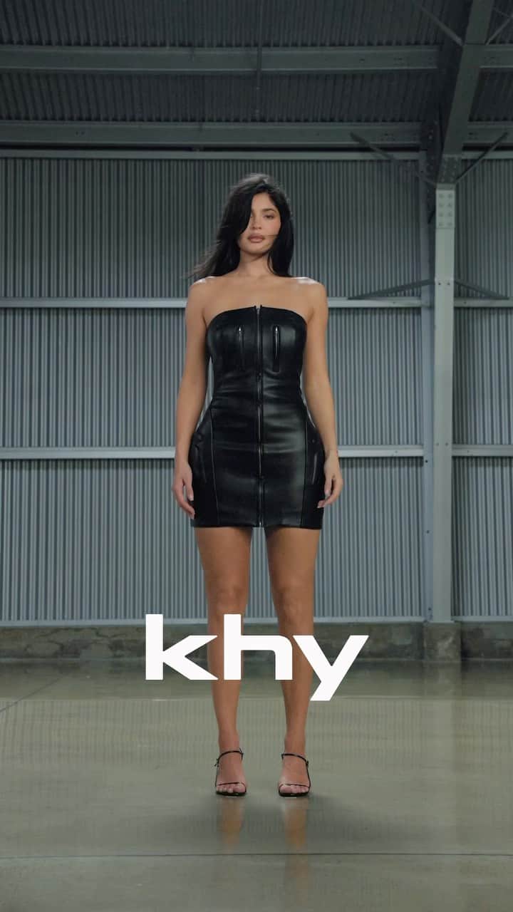 カイリー・ジェンナーのインスタグラム：「KHY DROP 001 LAUNCHING TOMORROW AT 9AM pst ON KHY.COM @khy」