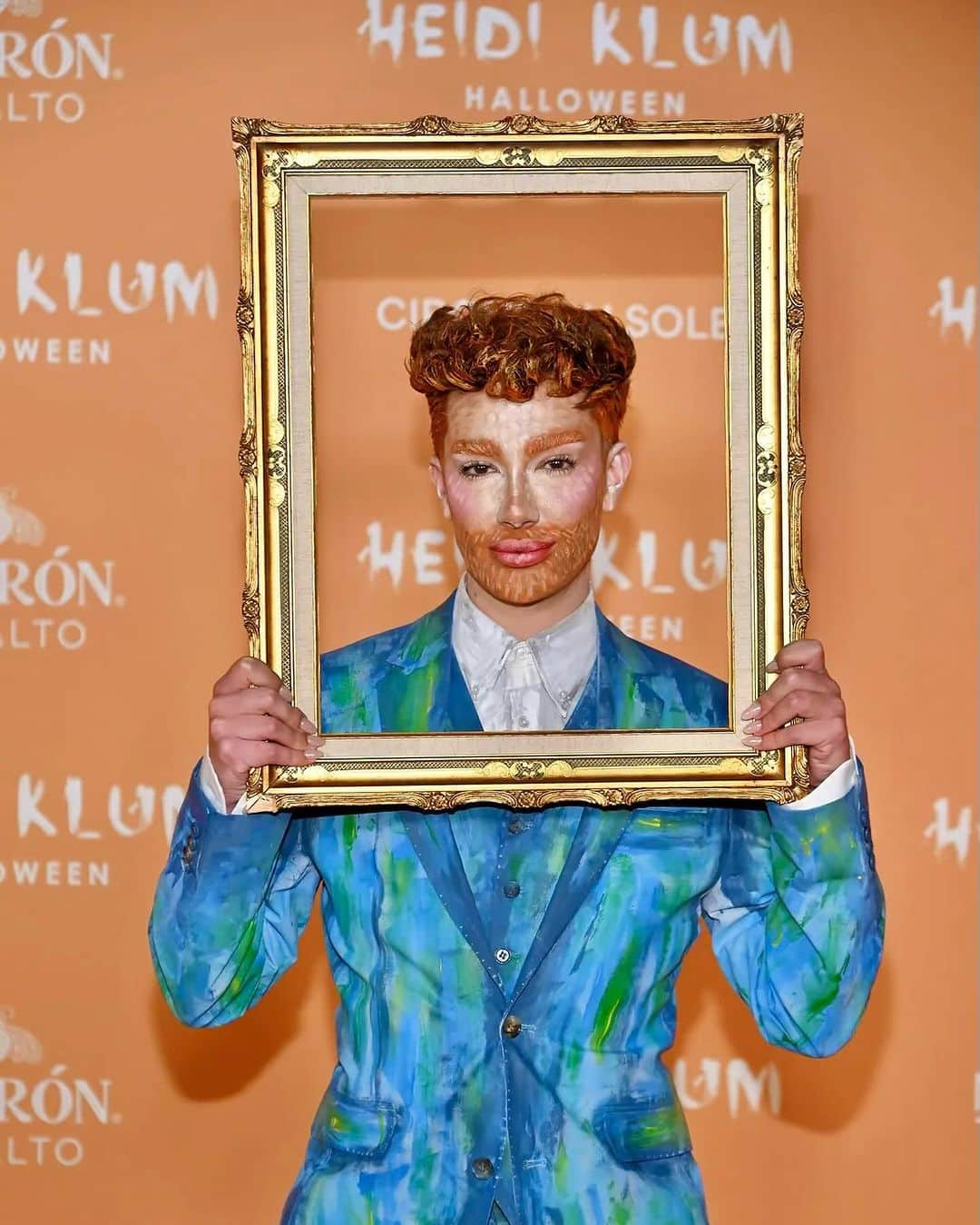 ジェームス・チャールズさんのインスタグラム写真 - (ジェームス・チャールズInstagram)「VAN GOGH 🖼️🎨 hand painted costume & hand @painted.co face for @HeidiKlum halloween party!」11月1日 13時20分 - jamescharles