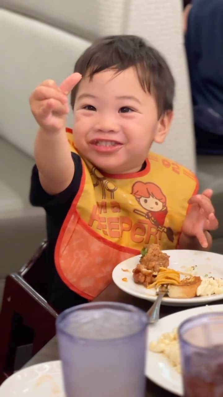 Zippy's Restaurantsのインスタグラム：「From barrels of chili at every potluck to lunch with tutu and the keiki in our restaurants, no Zippy’s get together is complete without the people that make each memory and visit soooo special.   Mahalo for sharing, tagging, and letting us be part of your favorite memories 🧡 Sending shakas and food filled smiles this Halloween from our Zippy’s ‘ohana to yours! 🎃 #NextStopZippys」