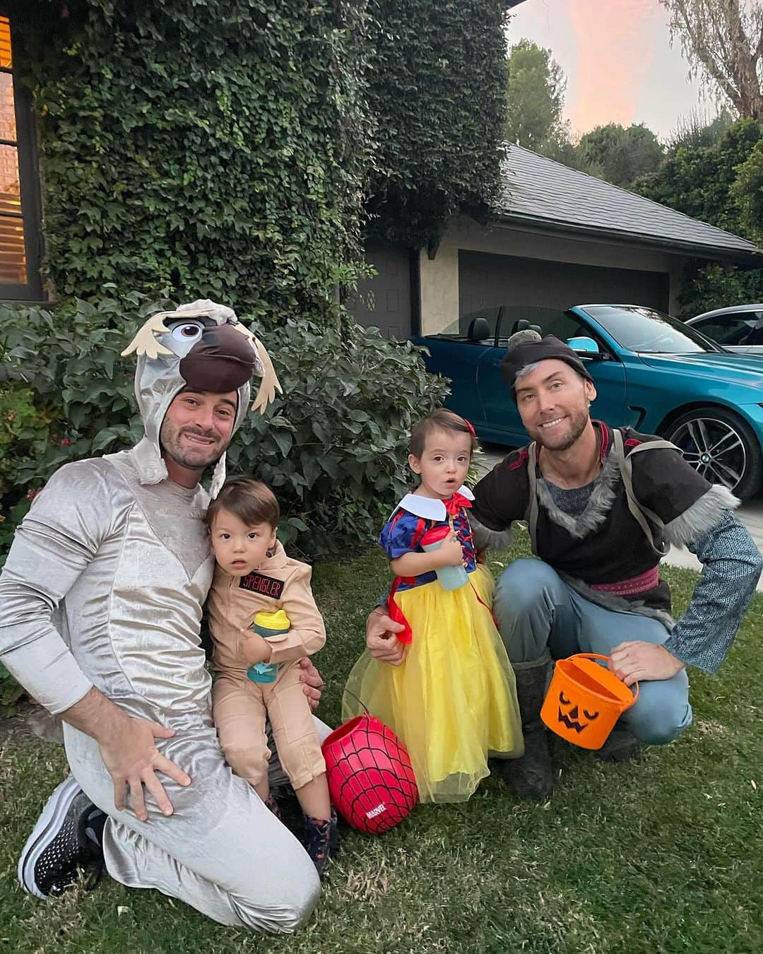 ランス・バスのインスタグラム：「I’ve dreamt of this moment for 4 decades!!! Happy Halloween from Kristoff, Sven, Snow White and Spengler!! (Everyone should have to dance for their candy btw)」