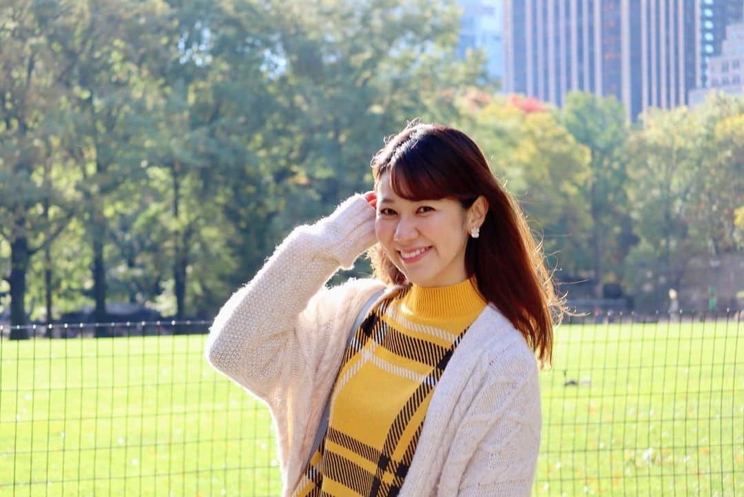 のインスタグラム：「🍁 盛り上がったハロウィンの夜🎃 余韻に浸っていたら… 日付が変わって11月に突入🥺❣️  今年も残り2ヶ月なんて信じられない😳😳  今月も楽しみな予定を たくさん計画しているところなので 元気に駆け抜けたいっっ🏃‍♀️💕  寒い冬は外出の機会が減って 気分が落ち込みやすいと聞くので、 気を付けなくちゃね😊🎀 私は人に会えない、喋れないというのが 特にストレスだと感じちゃうので🤣💦 いつも仲良くしてくれる皆さんに本当に感謝💓  今月もよろしくお願いします😊✨  #アメリカ生活 #アメリカ暮らし #ニューヨーク #ニューヨーク生活  #ニューヨーク暮らし #ニューヨーク在住 #Newyork #NYC #NY #アメリカ在住日本人 #帯同妻 #渡米記録 #海外生活 #travel #trip #旅行好き #アナウンサー #フリーアナウンサー #荒木優里 #荒木優里のゆるりアメリカ生活」