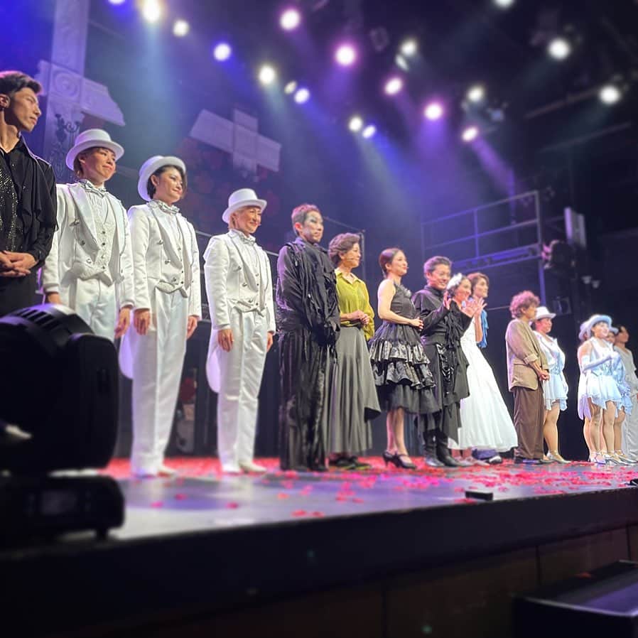 木村ひさしのインスタグラム：「ミュージカル「The Star 悪魔と契約した男」を観させていただきました。ミュージカルって普段、観ないんだけど、すっと入り込めて設定も面白かった。大高さん、秋本さんも脇を締めていて良かったけれど緑川静香さんが良かった。多才だなぁ。 #最高のおっさんの観劇」