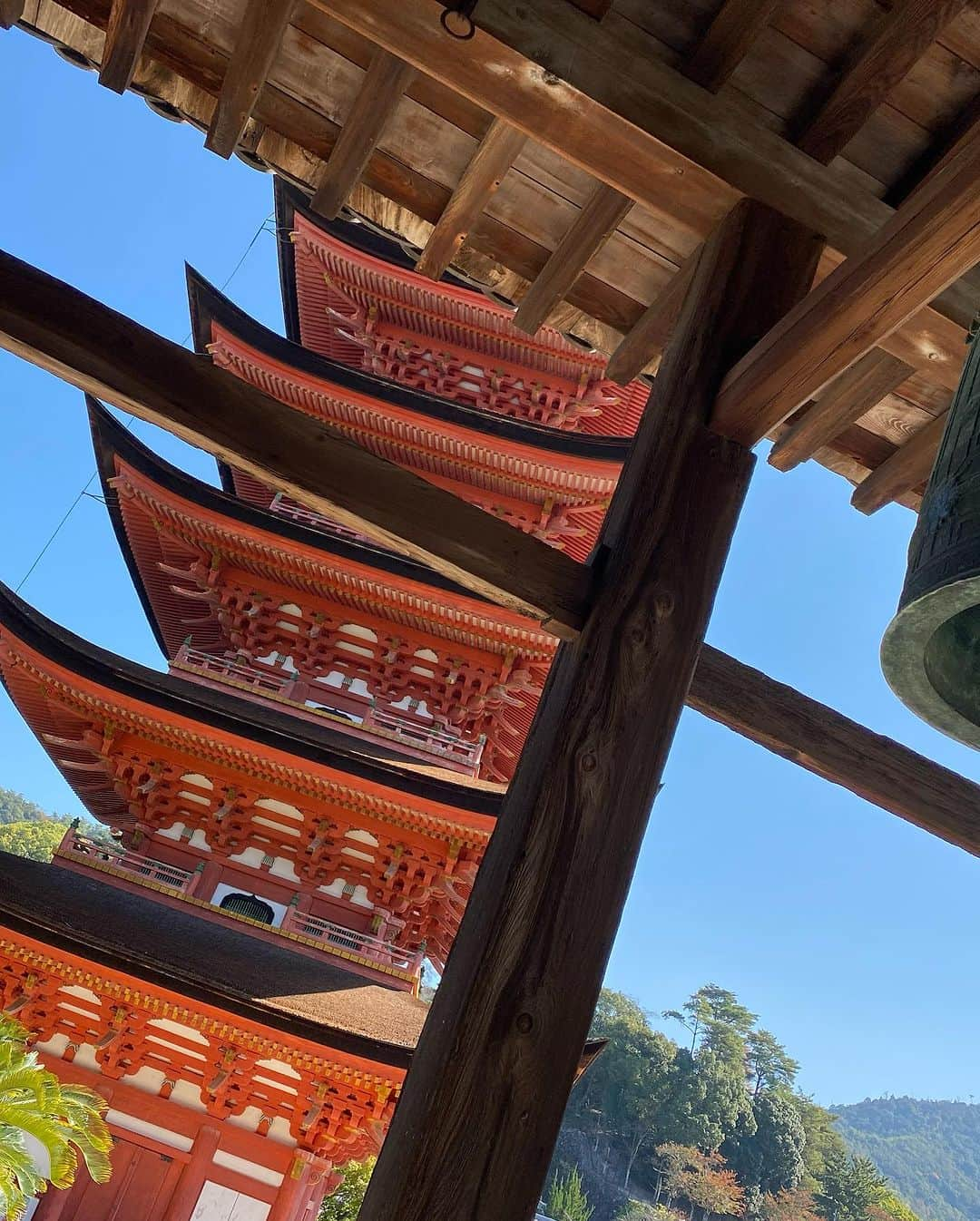 天沼知恵子さんのインスタグラム写真 - (天沼知恵子Instagram)「厳島神社⛩️ 1日参りが出来ました！ 11/1 11:11たぶん11秒🤣  見えない力も頂いて選手にパワー充電🔋して戻ります！！ 戻ってTOTO予定です！  もしかしたらセッティングに関わるかもしれないので古巣のキーパーさんと話してみたくて自主的にいってきます。 その立場になって出来なかったら困るのは自分ですから^_^ 出来る事から勉強📚してみます！  #厳島神社  #広島 #福山 #浄化  #パワースポット  #気を鎮める」11月1日 13時26分 - amanuma_chan.impact_a_body