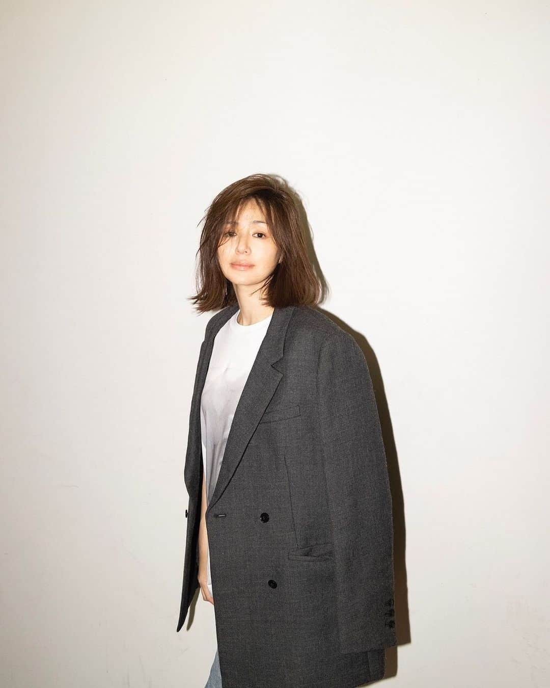 loin.officialのインスタグラム：「いい季節🍂  ジャケット好き  #shetland wool coat jk」