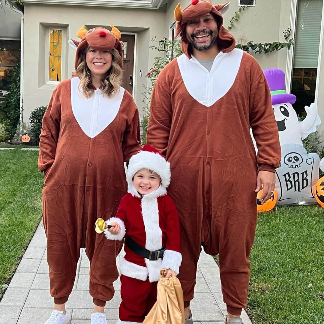 コルトン・ダンのインスタグラム：「Me: What do you want to be for Halloween?  Him Santa.   #happyhalloween and #merrychristmas🎄」