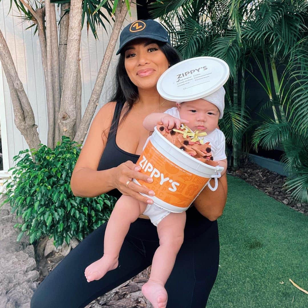 のインスタグラム：「The biggest Hawaii debate.  Beans or No beans? 🫘 #chilibucket」
