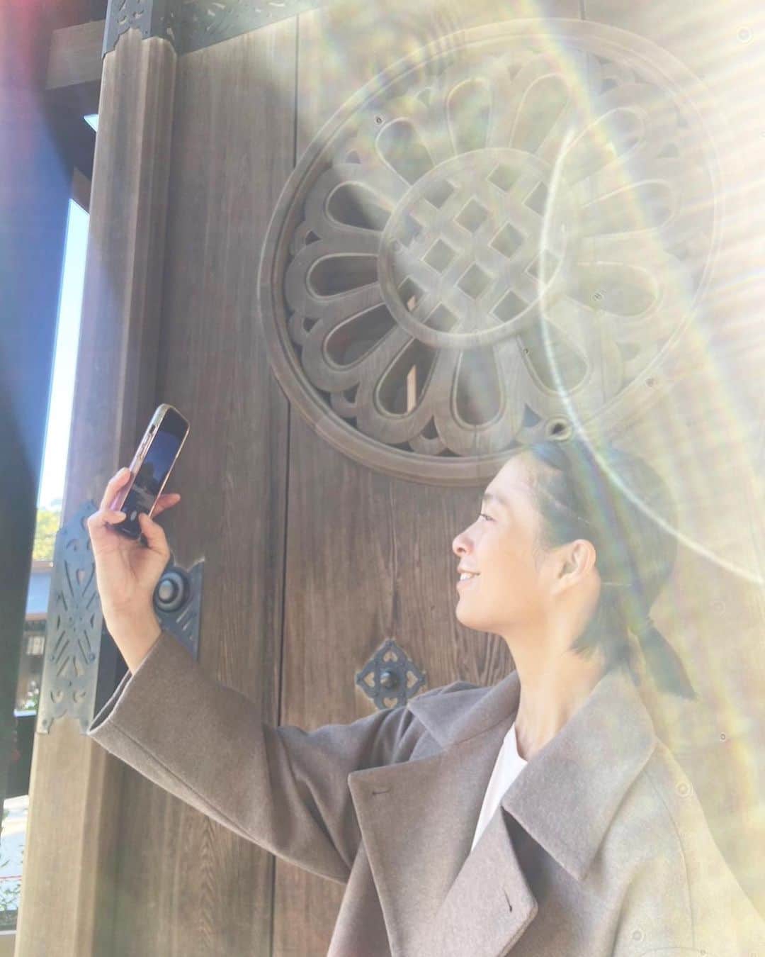 AYUMIさんのインスタグラム写真 - (AYUMIInstagram)「今日もありがとうございます💫 1日のはじまり🌈11月のはじまり🌈  朝活で友達と明治神宮へ 朝の光がとてもきれいで 清々しい時間🌿  みんなが元気に笑顔で楽しくすごせますように💫  今日という日にも感謝して。  ウールライクな軽くて楽なコートとパンツ のセットアップ　@elura_official」11月1日 13時52分 - ayumiayunco