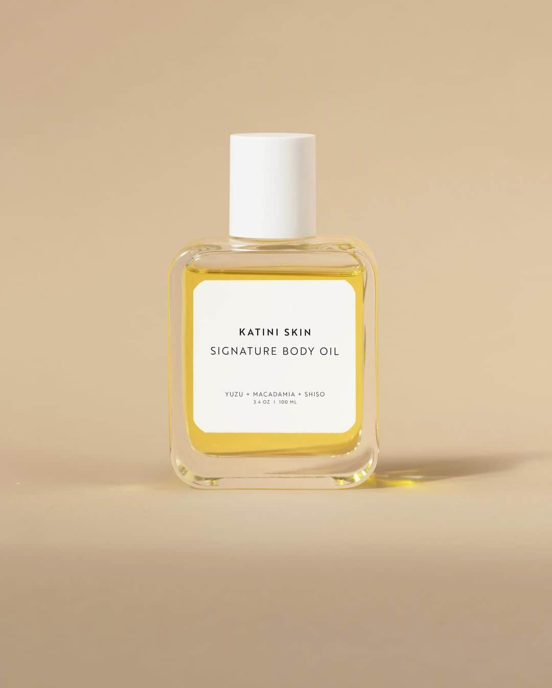 Katini Yamaokaさんのインスタグラム写真 - (Katini YamaokaInstagram)「The Katini Skin Signature Body Oil is finally here! 🌞 After countless months in our lab, I am thrilled to unveil our newest @katiniskin beauty drop ✨ I handpicked all the wonderful ingredients in this bottle, and it’s designed to keep your skin hydrated, soft, smooth and luminous all winter long. Based on the Japanese Yuzu bath soaks, the scents in this oil will take you on an aromatic journey 💫 If you’re a dry girl like me, this product will be your new skin essential. It’s incredible✨#newbeauty #newdrop #cleanbeauty #bodyoil #beautifulskin」11月1日 23時24分 - katinimusic