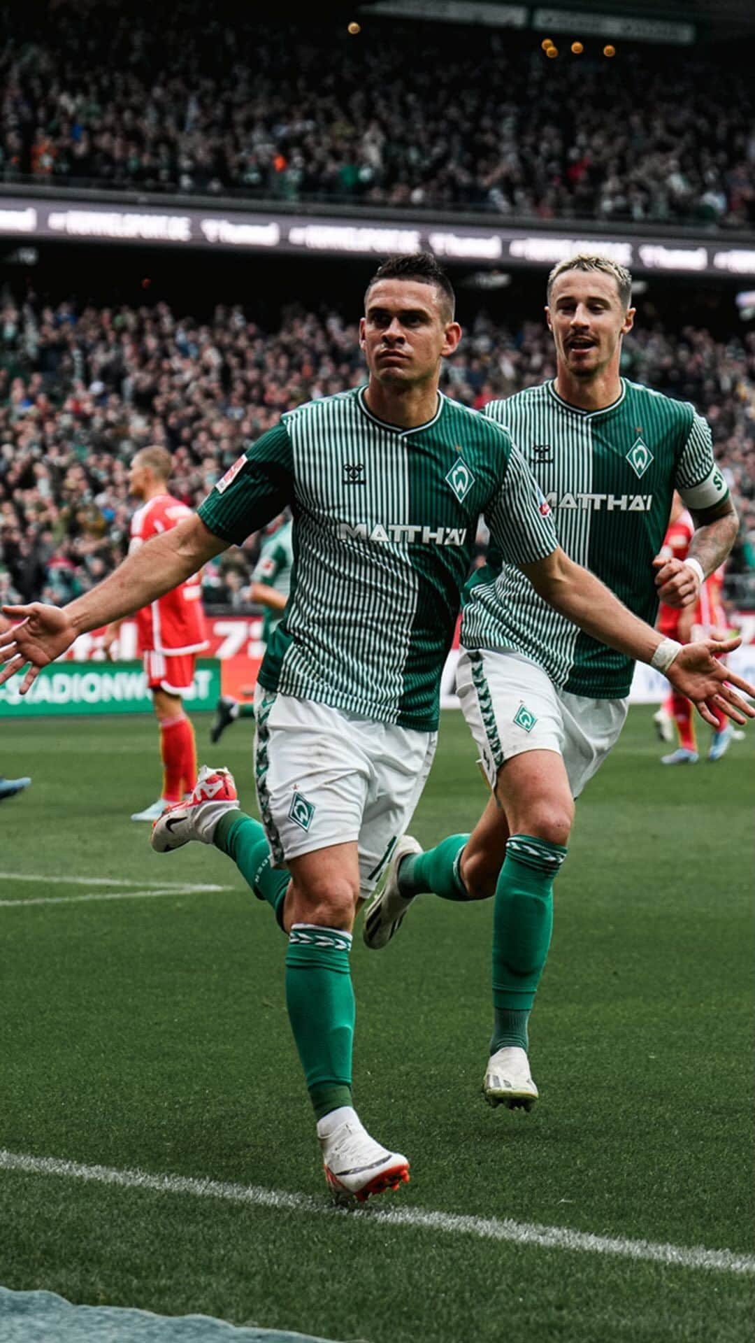 ヴェルダー・ブレーメンのインスタグラム：「𝑇𝑎𝑘𝑒 𝑚𝑒 𝑏𝑎𝑐𝑘 𝑡𝑜 𝑠𝑎𝑡𝑢𝑟𝑑𝑎𝑦. 😍  ____ #werder #bremen #svw #llgw #svwfcu #ducksch #borre」