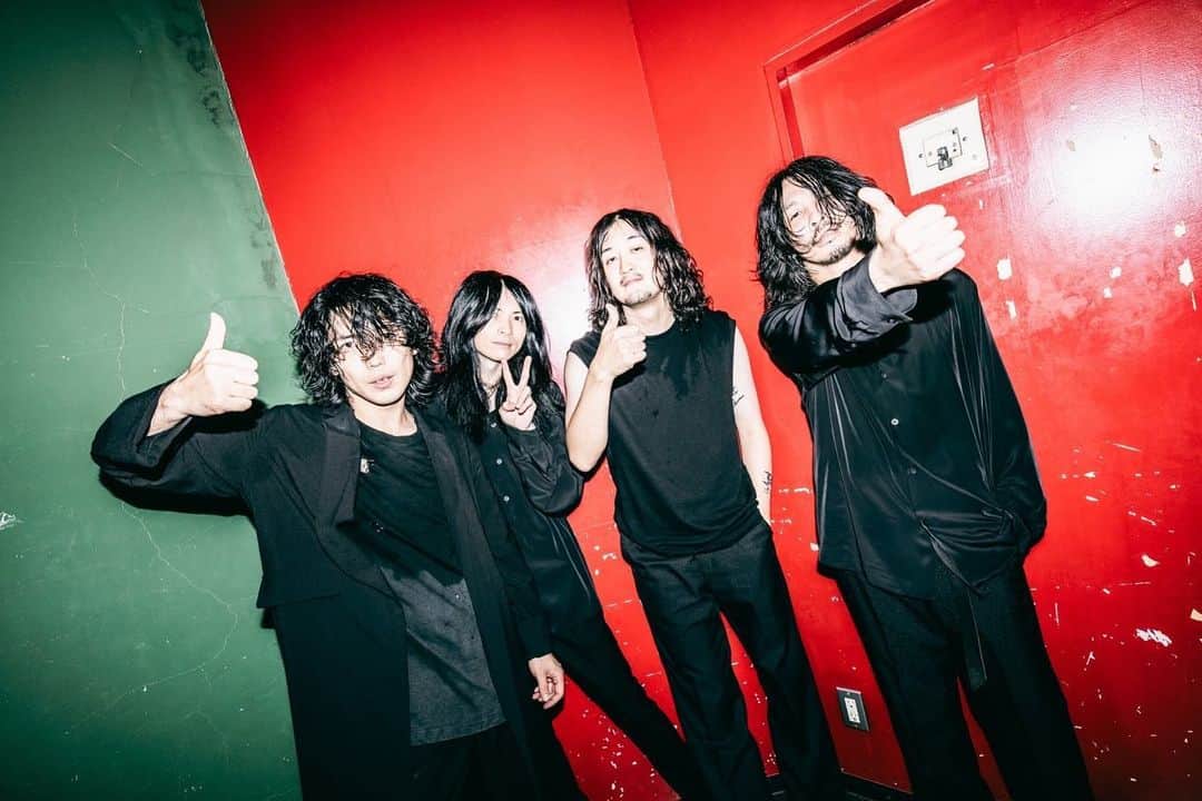 THE NOVEMBERSのインスタグラム：「Tour ~ The Novembers ~ 初日　名古屋クラブクアトロ終了！ ありがとうございました†  #TheNovembers 📸 @yusuke_mphoto」