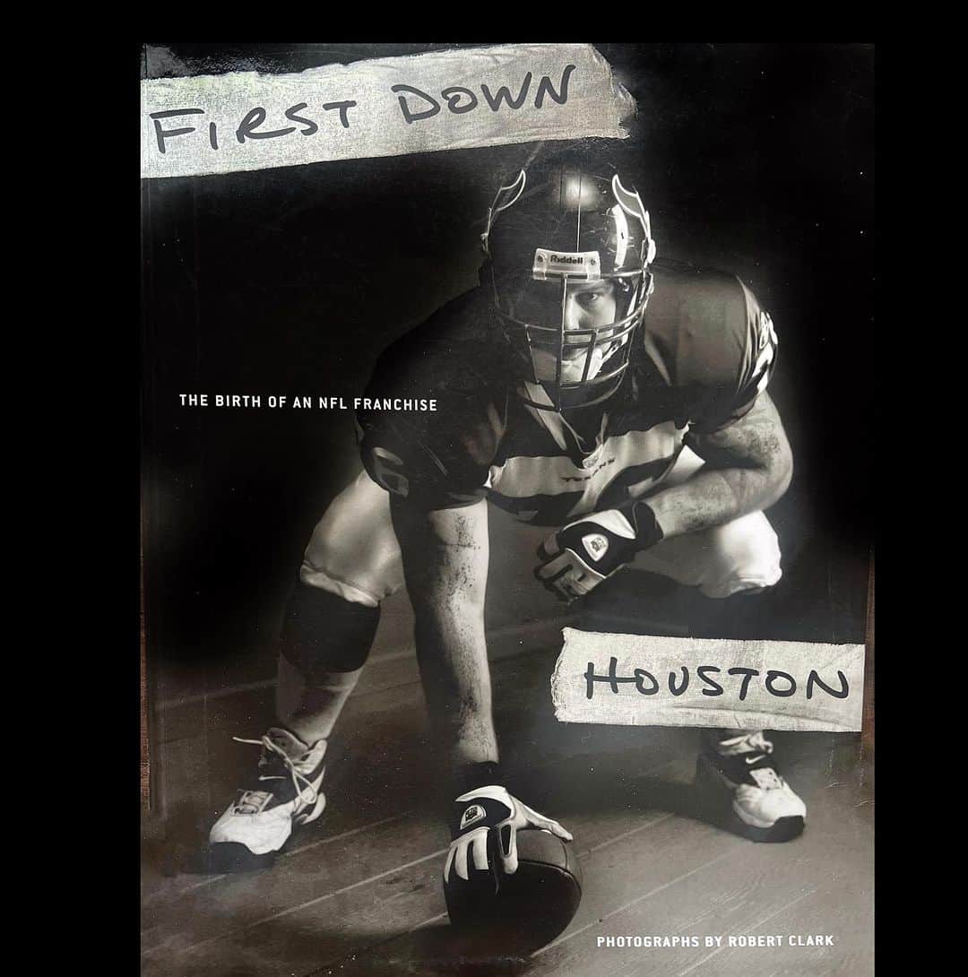 Robert Clarkさんのインスタグラム写真 - (Robert ClarkInstagram)「More pictures from “First Down Houston”, a book I photographed for the #MFAH design by @djpentagram. It was an amazing project, and the last large project that I did on film. These images where all shot on my Toyo studio-feild VX 125 4x5. I built a studio with the help of @davidcoventry in the underbelly of #reliantstadiumhouston. 1). #DavidCarr 2): the amazing #AaronGlenn, all pro cornerback 3). #SteveMcKinney, center. #HoustonTexans」11月1日 23時33分 - robertclarkphoto