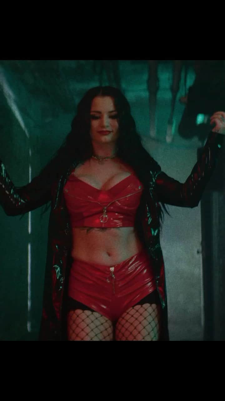 トニー・ストームのインスタグラム：「Whether you’re a devil, bad b***h, or a rebel...  Let’s paint the town red like @dojacat, tonight at 8/7c when #AEWDynamite is on @tbsnetwork」