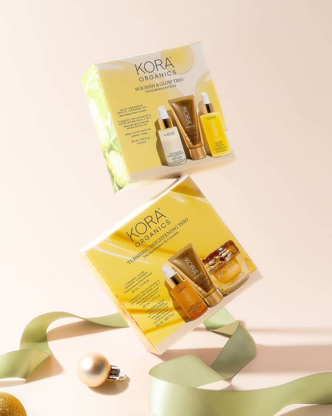 KORA Organicsのインスタグラム：「'Tis the season to gift organic nourishment 🌱 Let our seasonal sets ground you and be your calming escape through the hustle & bustle of the holiday season.  ✨ Turmeric Brightening Trio Our turmeric-powered best-sellers that leave behind a youthful + radiant glow.   ✨ Nourish & Glow Trio Hydrating skin essentials packed with antioxidants, vitamins & minerals known to rejuvenate the skin.」