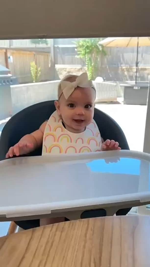 Skip Hopのインスタグラム：「Gobble gobble like a boss baby! 🦃 Get set for Thanksgiving feasting like @varneyfamily with our EON 4-in-1 High Chair (our #1 fan can’t wait to grow up & use it as a toddler chair, too)! 🥰  🎥-@varneyfamily  #skiphop #musthavesmadebetter #bossbaby #besthighchair #thanksgiving #babygear #babymealtime」