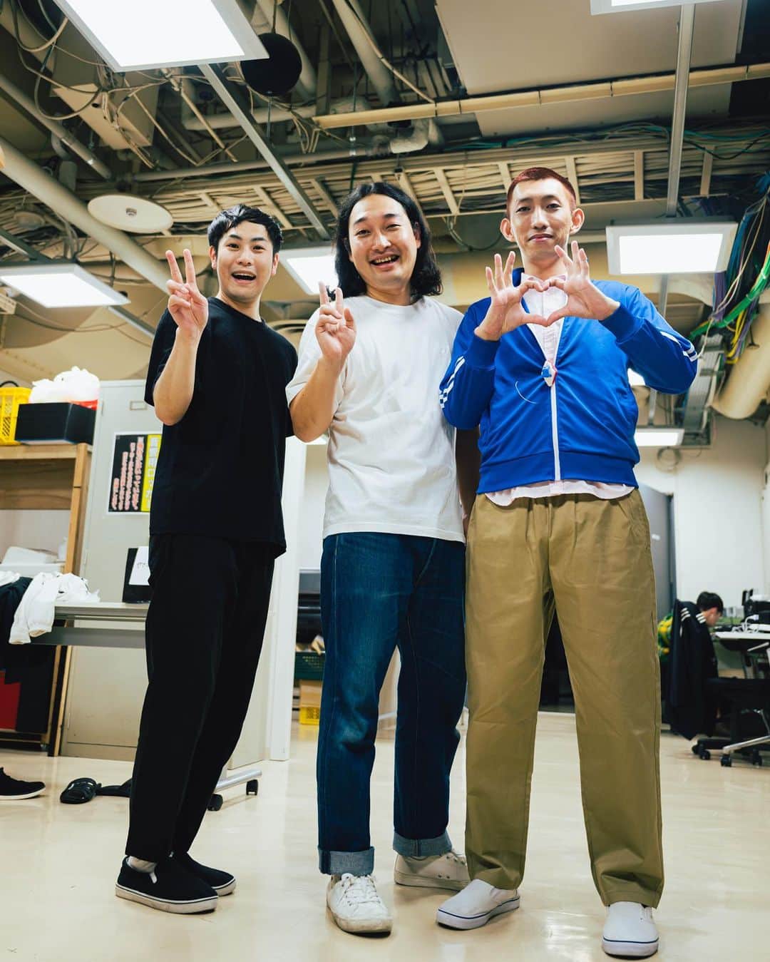 のインスタグラム：「やさしいズさんとツーマンライブ！ 『翔と壮也in瀬戸タイタイ 近日佐伯』 でした！やさしいズさんと僕らそれぞれ3本ずつコントして50分経ってた。色々加味しても平均7分ずつなので最高。3本全部初出しネタなので配信もおすすめかも！ また喋るやつもやりましょう！ありがとうございました！ やさしいズさんのテストのネタの人の衣装最高だった。 #かが屋フルボッコ #翔と壮也in瀬戸タイタイ近日佐伯」
