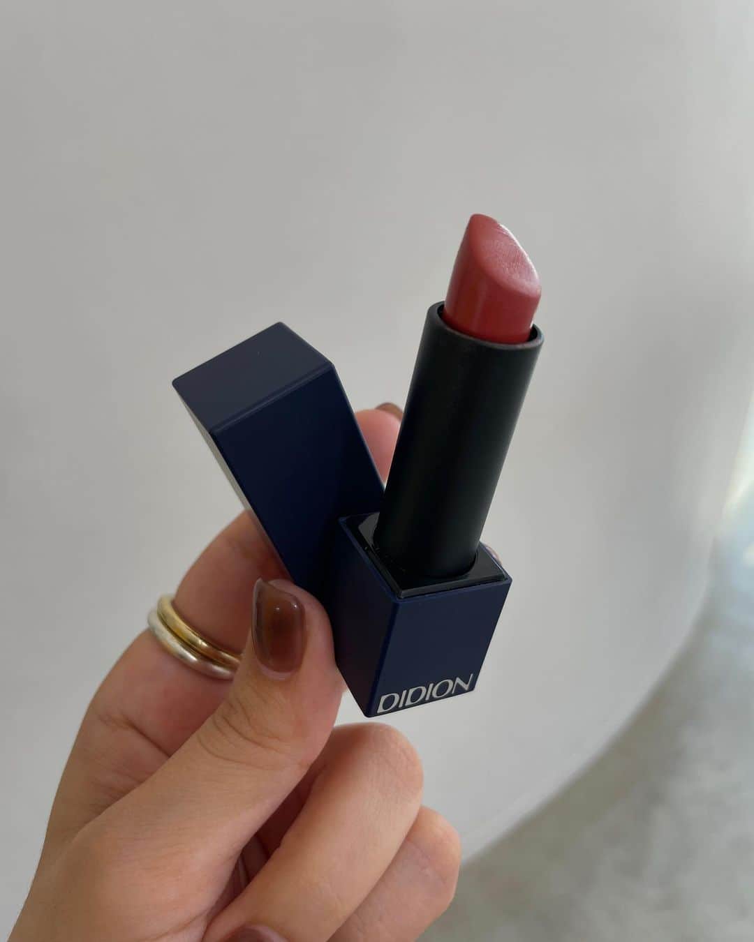 のインスタグラム：「.  リピートして2本目のリップ♡ @didion_beauty」