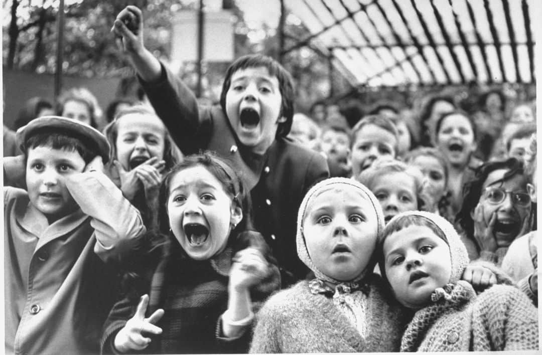 lifeのインスタグラム：「Children reacting to a story of 'Saint George and the Dragon' at the puppet theater in Tuileries Palace - Paris, France, 1963.  Learn more about the photography of the great Alfred Eisenstaedt by clicking the link in our bio!   (📷 Alfred Eisenstaedt/LIFE Picture Collection)   #LIFEMagazine #LIFEArchive #LIFEPictureCollection #AlfredEisenstaedt #Classic #PuppetTheater #Paris #1960s」