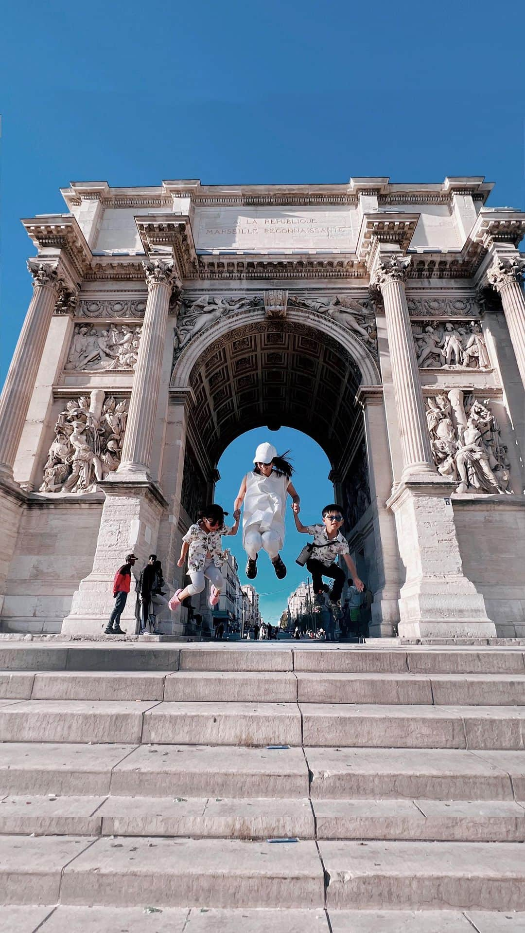 Remiのインスタグラム：「where is your favorite??🇮🇹🇪🇸🇲🇦🇫🇷🇮🇨 ヨーロッパ、地中海クルーズ旅の軌跡🛳 それぞれの街の歴史や文化、芸術に触れた旅でした☺️ 子供たちもこの歳なりに教会や史跡などに刺激や感動を受けていて、その反応も新鮮でした✨  1 Rome, Italy🇮🇹 #ローマ 2 Napoli, Italy🇮🇹 #ナポリ 3 Pisa, Italy🇮🇹#ピサ 4 Genova, Italy🇮🇹#ジェノバ 5 Barcelona, Spain🇪🇸#バルセロナ 6 Casablanca, Morocco🇲🇦#カサブランカ 7 Tenerife, Canary Islands(Spain)🇮🇨#テネリフェ島  8 Lanzarote, Canary Islands(Spain)🇮🇨#ランサローテ島  9 Malaga, Spain🇪🇸#マラガ 10 Marseille, France🇫🇷#マルセイユ  ------------ 📍#meditteranean  👨‍👩‍👧‍👦 @hh.channel2023   #地中海クルーズ #イタリア #スペイン #モロッコ #カナリア諸島 #フランス #クルーズ旅 #子連れ旅行 #子連れ世界一周 #世界一周中 #世界一周旅行 #worldroundtrip #mediterraneancruise  #familycruise #remi_world2023」