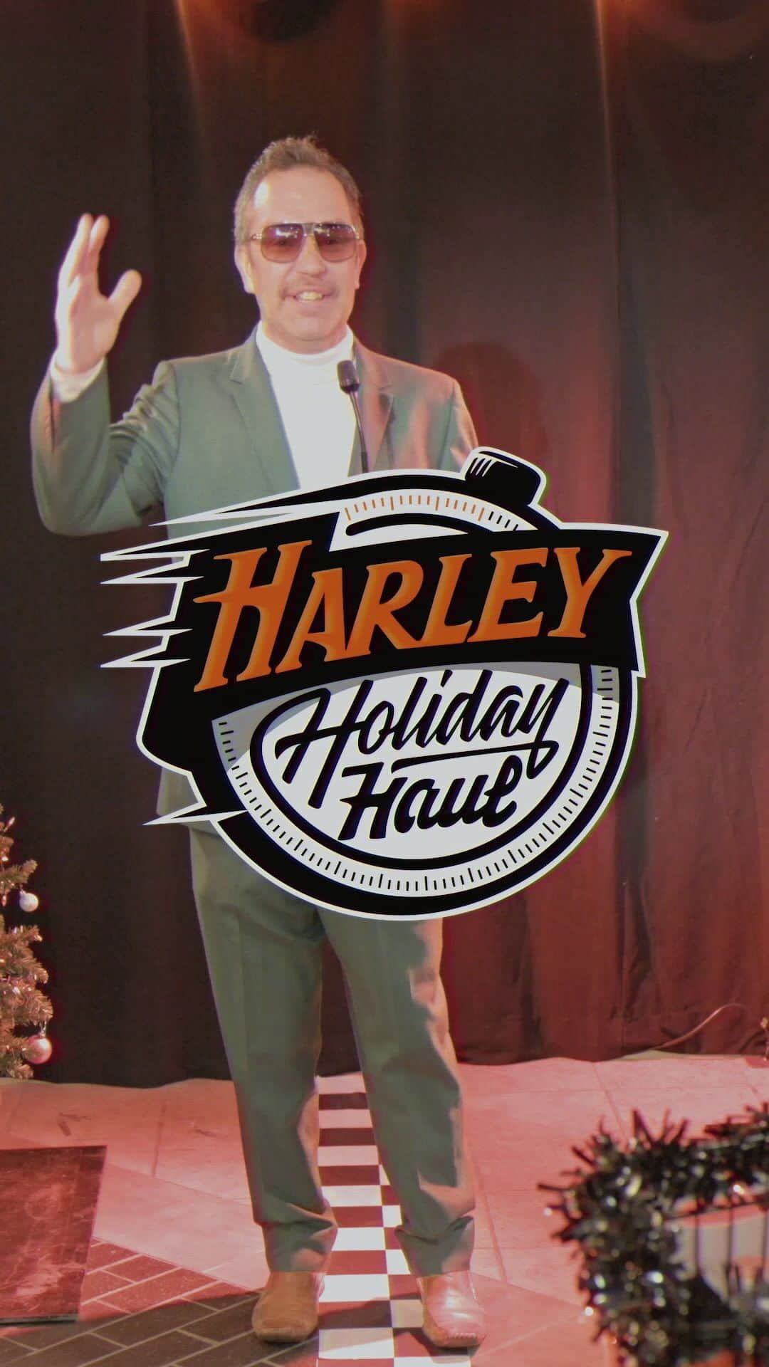 Harley-Davidsonのインスタグラム：「This holiday season we took over @wisconsinharleydavidson for a good old-fashioned shopping spree, with a twist of course! Come back next week for the first episode of our Harley Holiday Haul series.​  Hit the link in bio to get your holiday shopping started or visit your local H-D dealership.​  #HarleyDavidson」