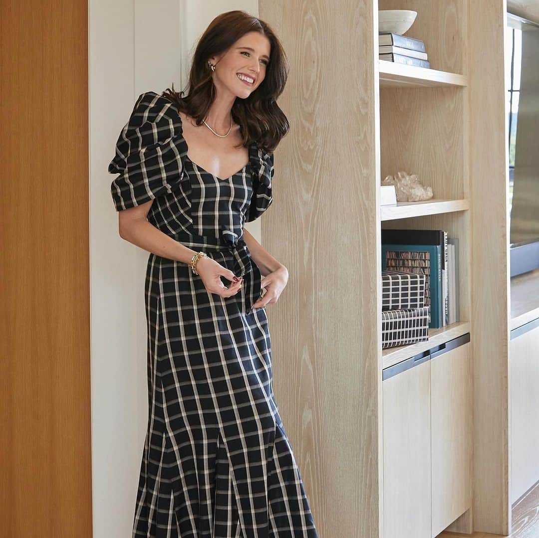 クレオベラさんのインスタグラム写真 - (クレオベラInstagram)「I’m so excited to announce this @cleobella x Katherine Schwarzenegger collection, because not only is it coming out for my favorite time of year, but all the designs were inspired by my favorite family memories. Each item in the collection is named after places in my life that I have considered home and close to my heart. From decorating holiday cookies in the kitchen with my girls, to heartfelt conversations around the dinner table with my family, my favorite moments are the ones spent with loved ones. This special holiday collection is filled with neutral colors and textures that can transition easily from season to season, because these items are that cute you’ll want to use them all year long. I hope each piece can be shared, loved, and cherished for generations, and lots of great matching moments are captured in pictures for all to see. With Warmth & Joy, Katherine   Head up to my link in bio or stories to shop the collection now! 🎄🎁🍪」11月2日 0時01分 - cleobella