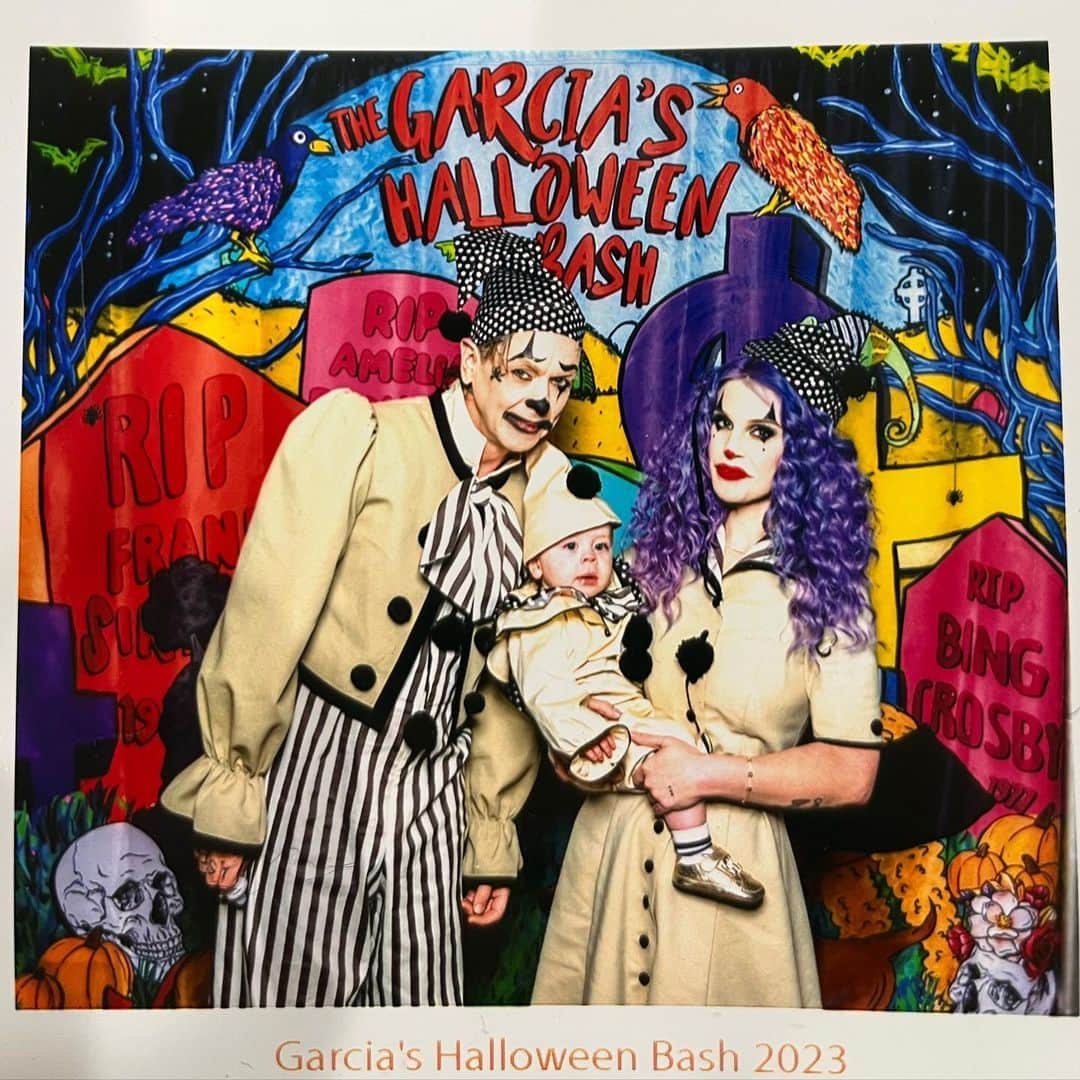 ケリー・オズボーンのインスタグラム：「Send in the clowns 🤡」