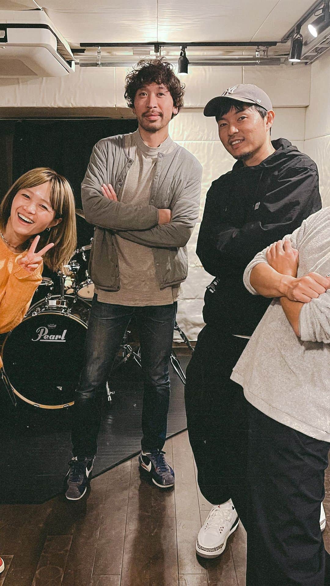 NakamuraEmiのインスタグラム：「🚩  あと8日！  ／ 11.9 突然ONEMAN キネマ倶楽部 & 白昼夢RELEASE !! ＼  今日リハ1日目が終了。様子を少し。 やはりWゴロー最高。 久々の曲をもやるのでぜひぜひです！ お待ちしてまーす　Emi」
