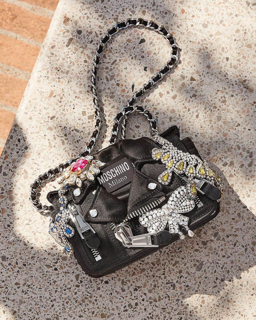 Moschinoさんのインスタグラム写真 - (MoschinoInstagram)「You’d think the biker bag couldn’t get any better. You’d be wrong. For winter, our perennial classic is crafted from plush satin and dripping, we mean dripping, in jewels.   #Moschino #MoschinoFW23 #MoschinoAccessories」11月2日 0時19分 - moschino