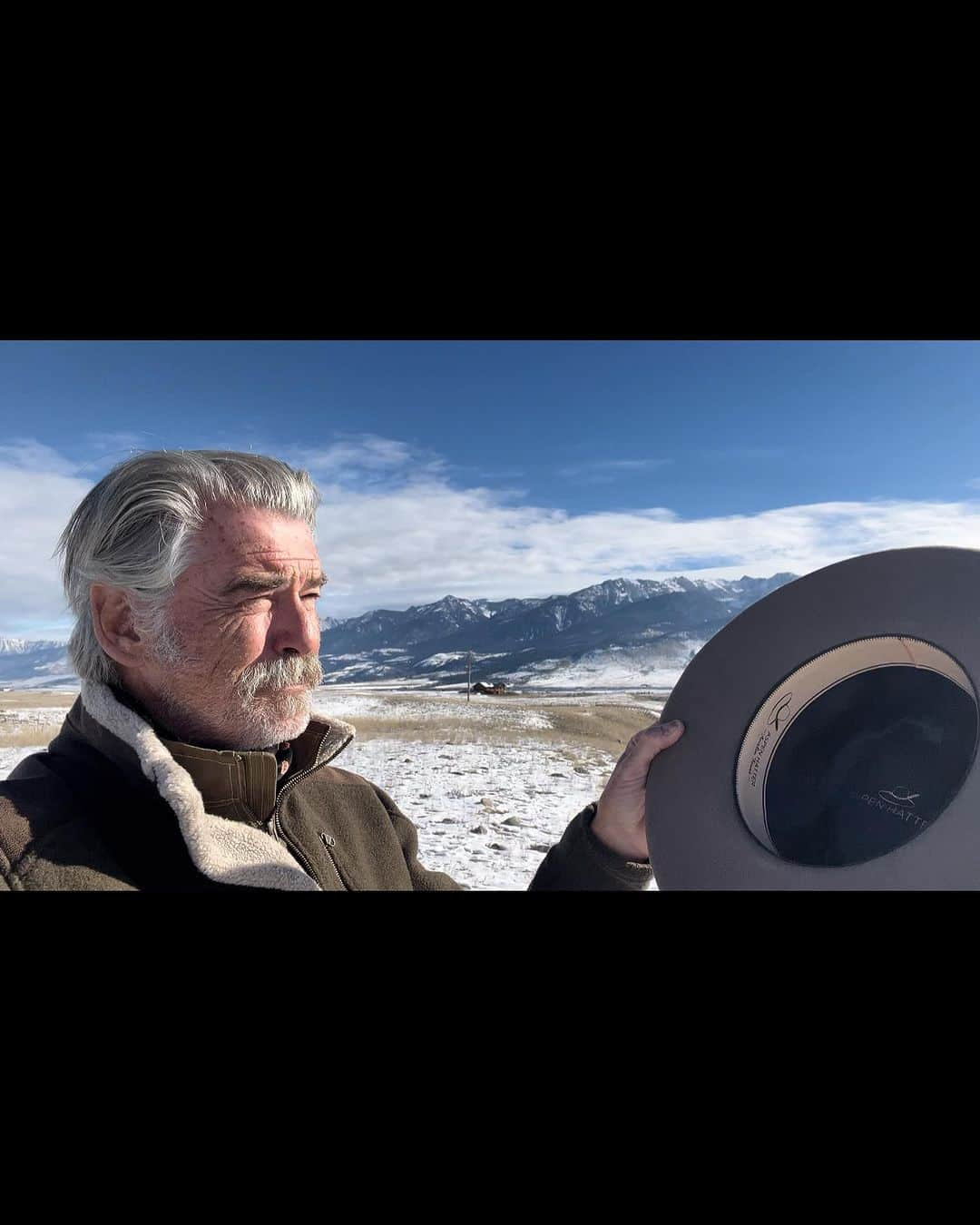 ピアース・ブロスナンさんのインスタグラム写真 - (ピアース・ブロスナンInstagram)「A new hat from Aspen Hatter, Austin Texas …making memories in Montana ☘️❤️」11月2日 0時29分 - piercebrosnanofficial