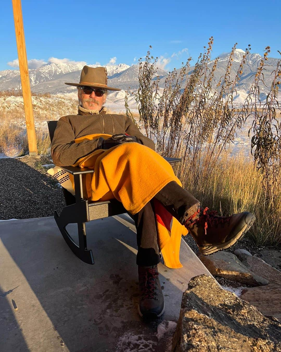 ピアース・ブロスナンさんのインスタグラム写真 - (ピアース・ブロスナンInstagram)「A new hat from Aspen Hatter, Austin Texas …making memories in Montana ☘️❤️」11月2日 0時29分 - piercebrosnanofficial