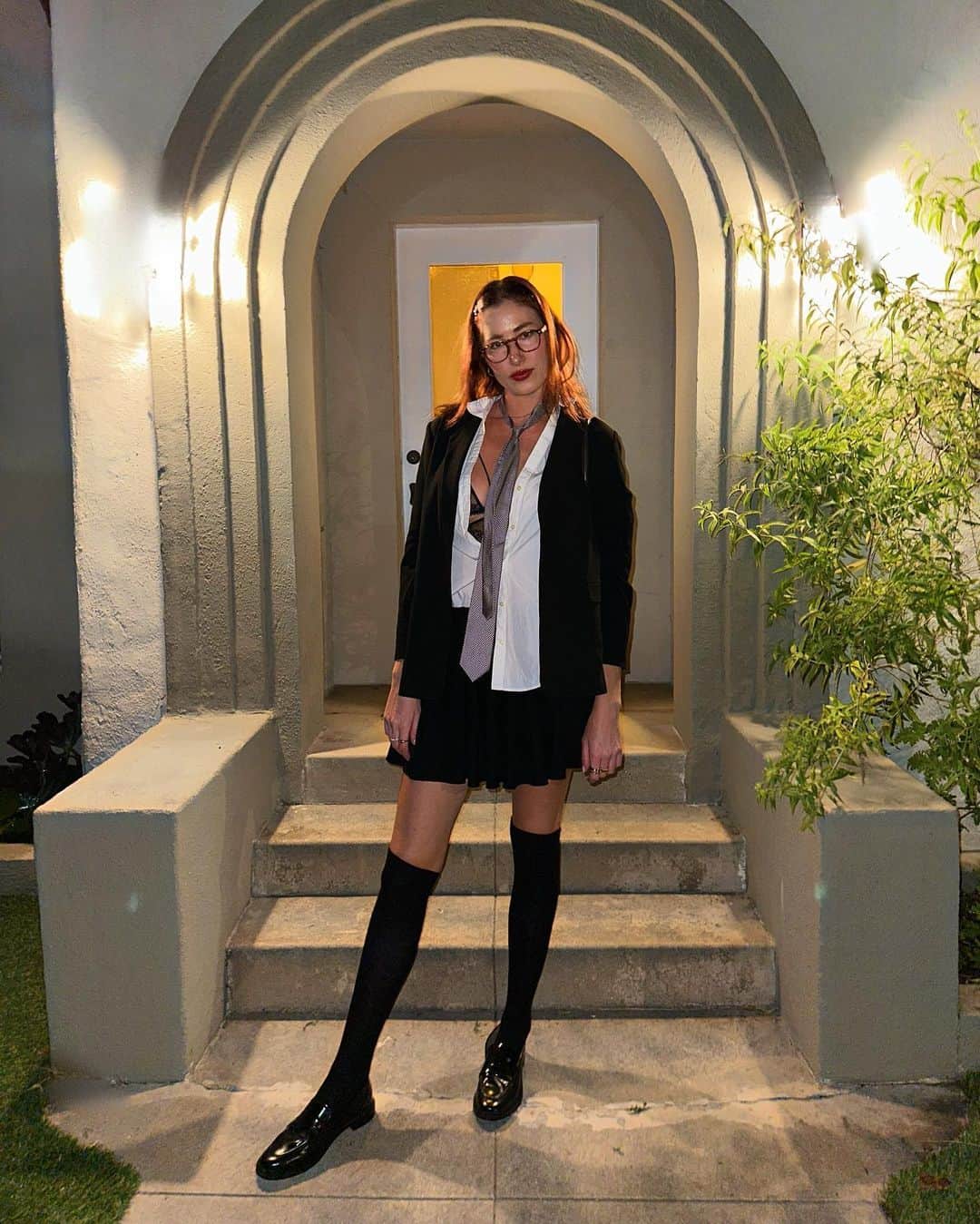 カースタ・ロウのインスタグラム：「wanna ditch 6th period」