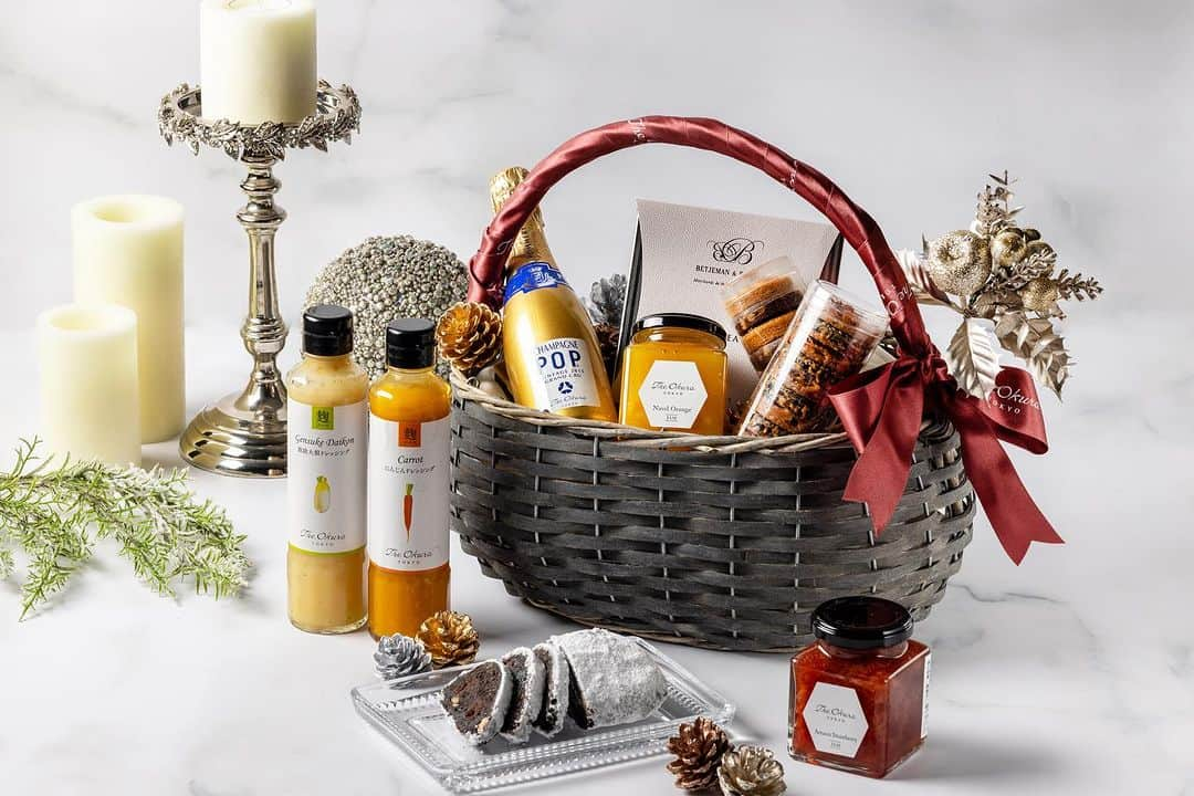 ホテルオークラ東京 Hotel Okura Tokyoのインスタグラム：「クリスマスギフトにおすすめの新商品🎅🏼 New Christmas gift item🎁  「クリスマスハンパー」 デリカテッセン シェフズガーデン オークラ プレステージタワー 5階 受渡期間：12月1日(金)～25日(月) ※限定50個 ※要予約  “Christmas Hamper” Delicatessen Chef's Garden Location: 5th Floor, The Okura Prestige Tower Delivery period : From December 1 to December 25. ※Limited to 50 pieces only ※Reservations required  ↑詳細はプロフィールより #クリスマスハンパ― #クリスマス2023 #クリスマス #ホテルギフト #クリスマスギフト #手土産におすすめ #おもたせ #theokuratokyo #オークラ東京 #東京ホテル #ラグジュアリーホテル #christmas #xmas  #christmashamper #christmasgift #tokyohotel  #luxuryhotel #lhw #lhwtraveler #uncommontravel #东京 #酒店 #도쿄 #호텔 #일본 #ญี่ปุ่น #โตเกียว #โรงแรม #japon」